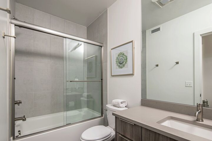 5 Slalom #301 - Bathroom