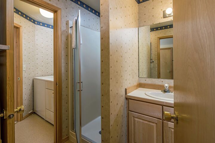 105 Beaverhead #301 - Bathroom