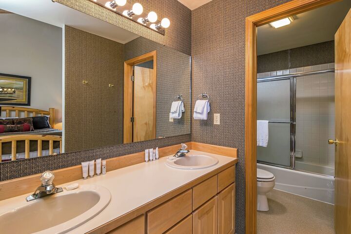 105 Beaverhead #301 - Master Ensuite Bathroom
