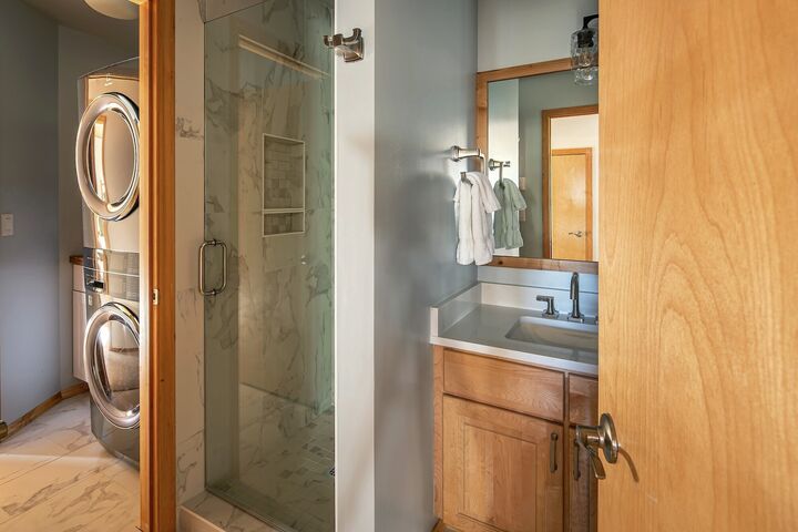 105 Beaverhead #301 - Bathroom