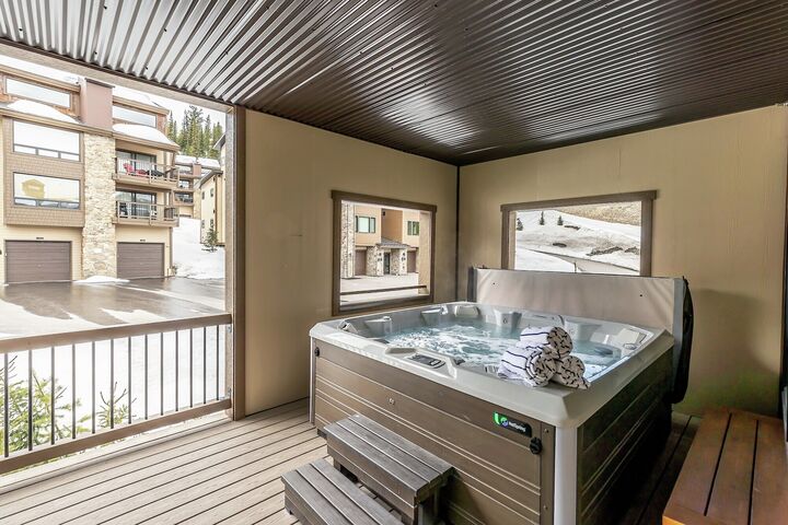 Balcony with Hot Tub