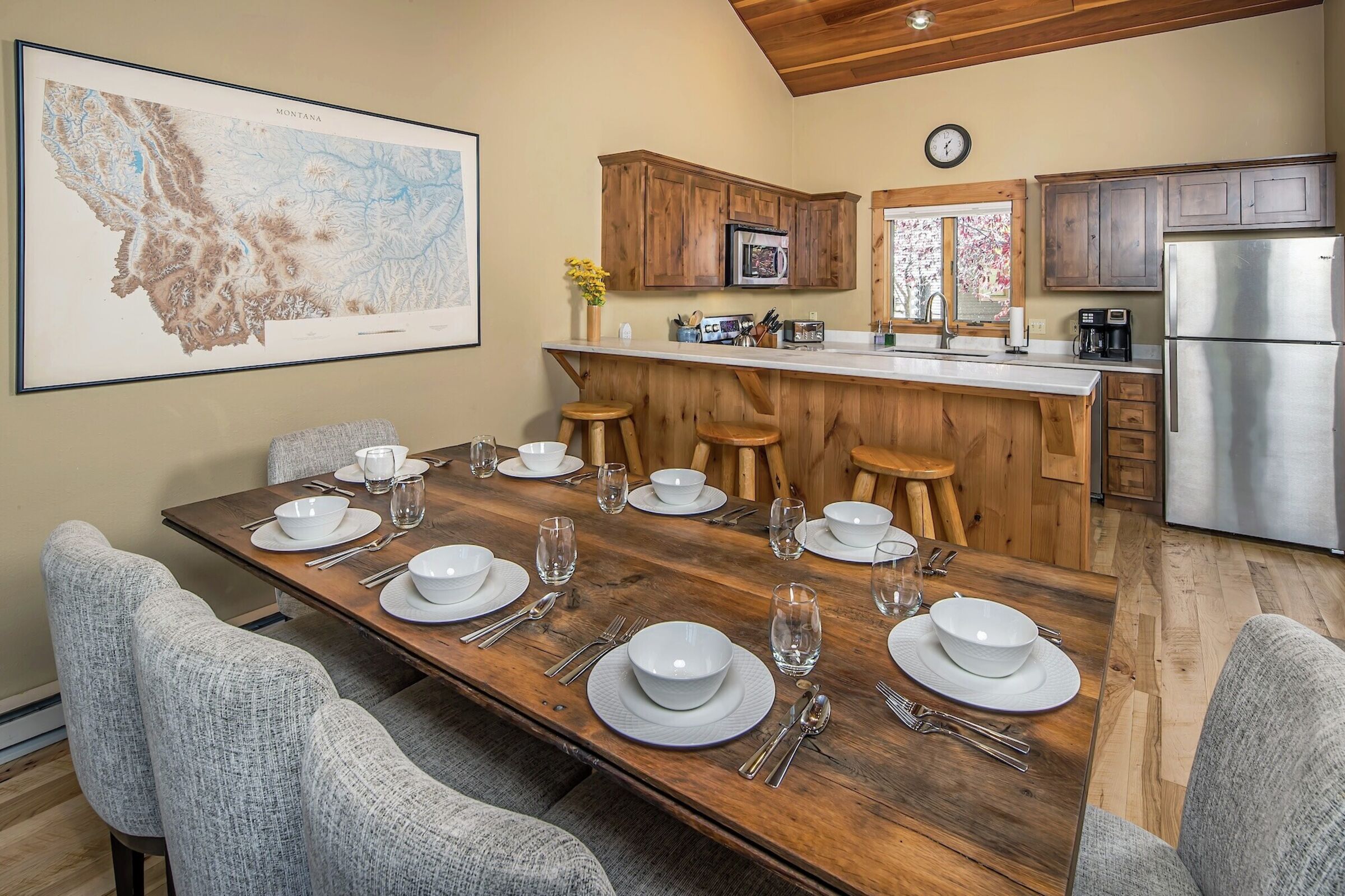 Dining Area & Kitchen