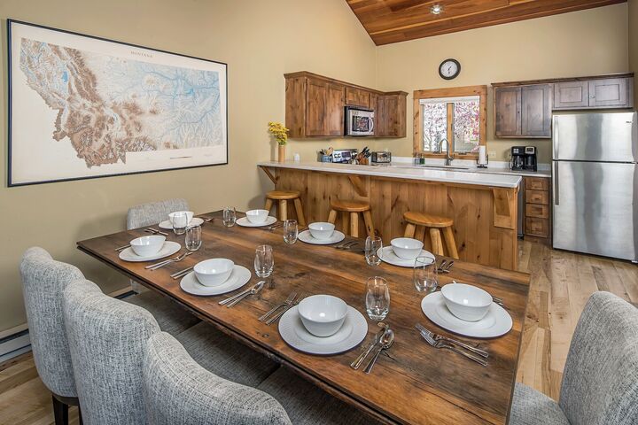 Dining Area & Kitchen