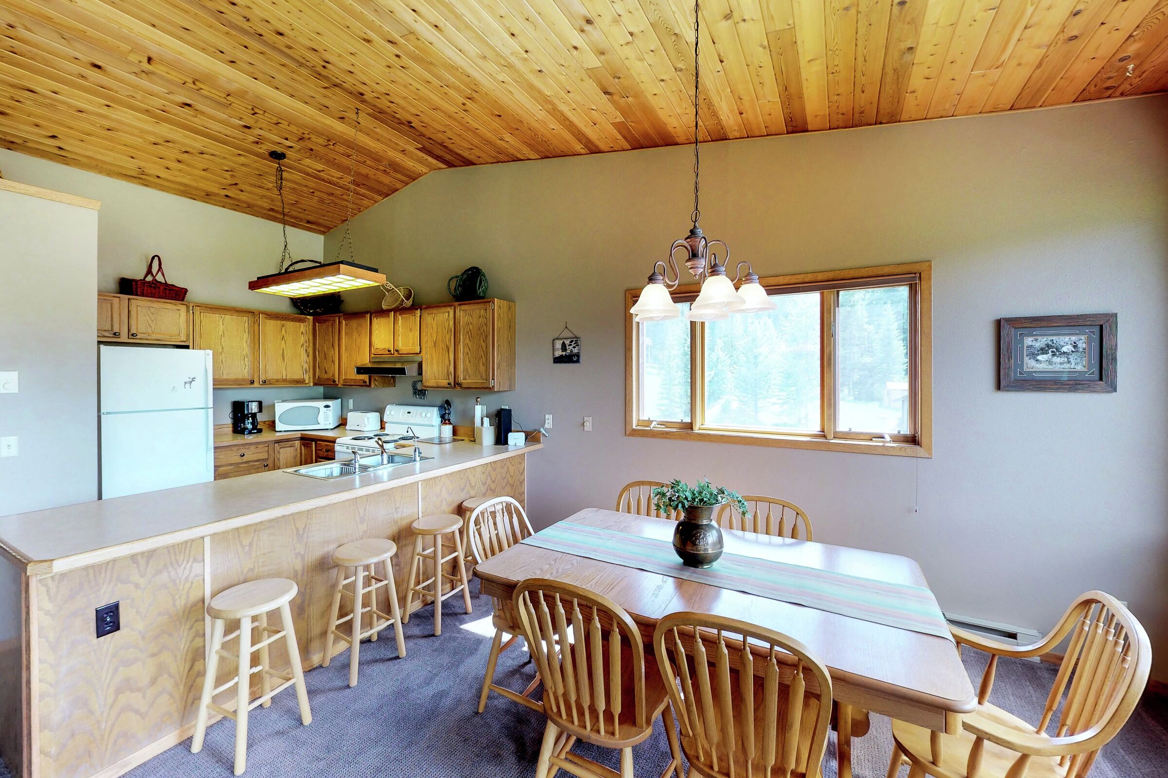 Dining Room & Kitchen