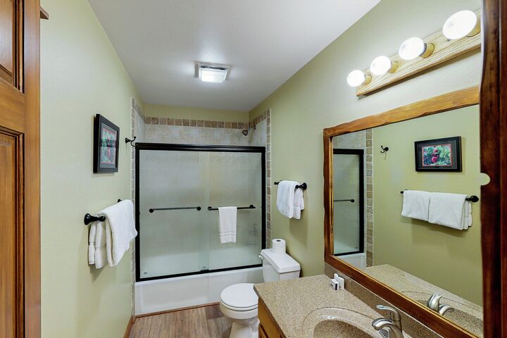 #20 - Woodbine - Bathroom