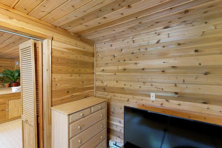 #20 - Woodbine - Sitting Area