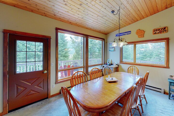 #20 - Woodbine - Dining Area