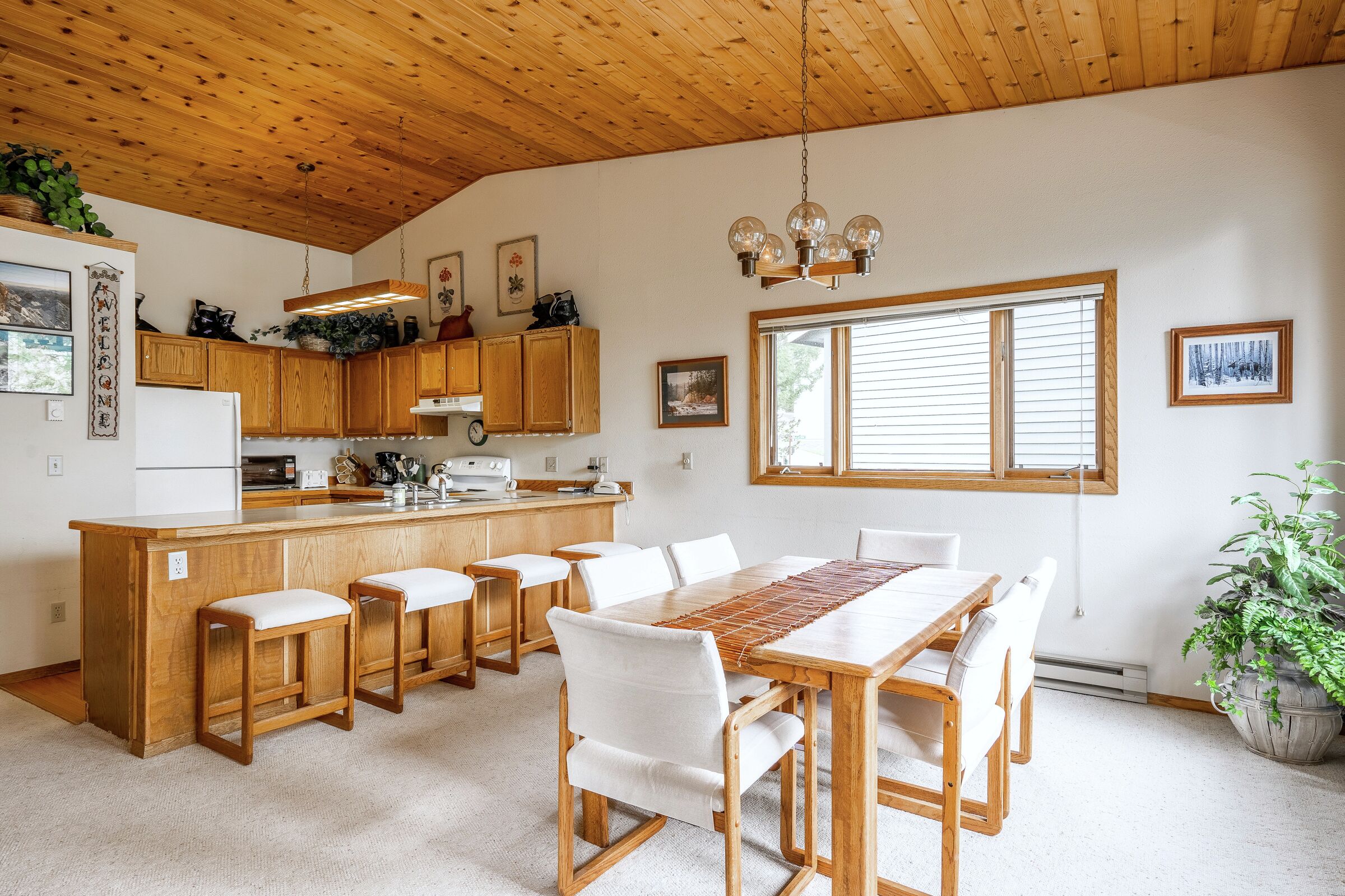 Dining Room & Kitchen