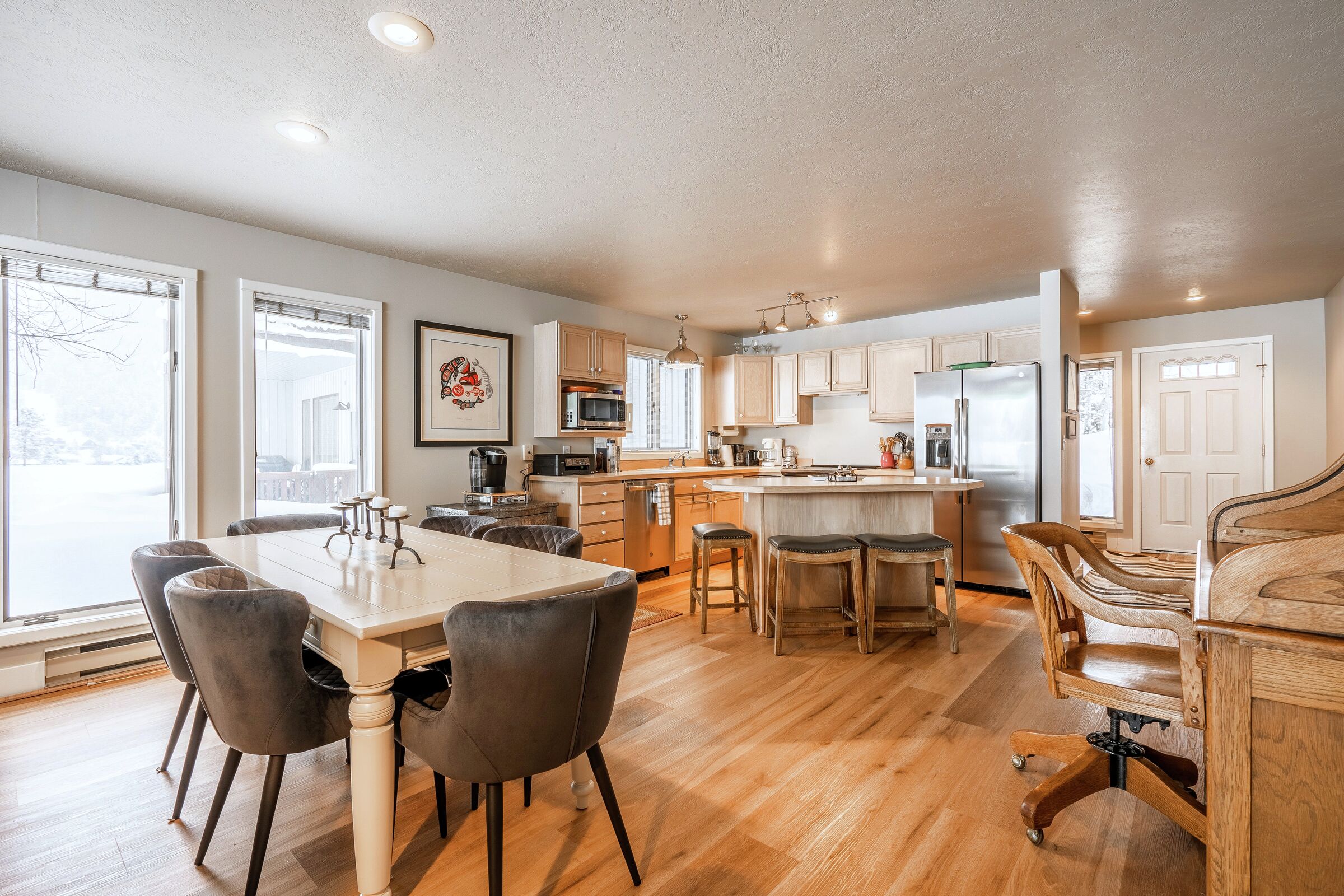 Dining Room & Kitchen
