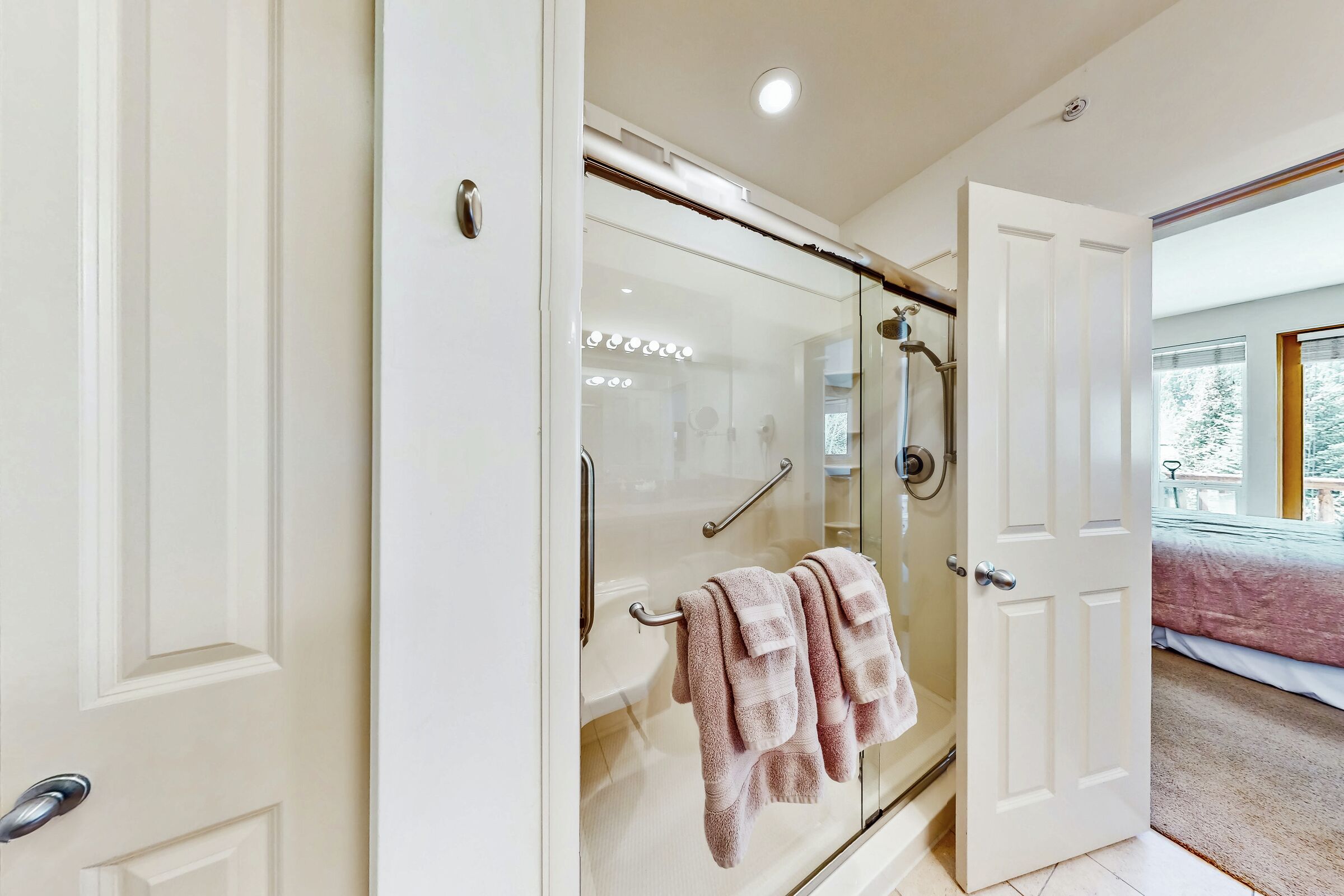 #16 - Wood River - Bathroom