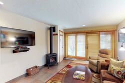 #01 - Ketchum Treehouse - Living Room