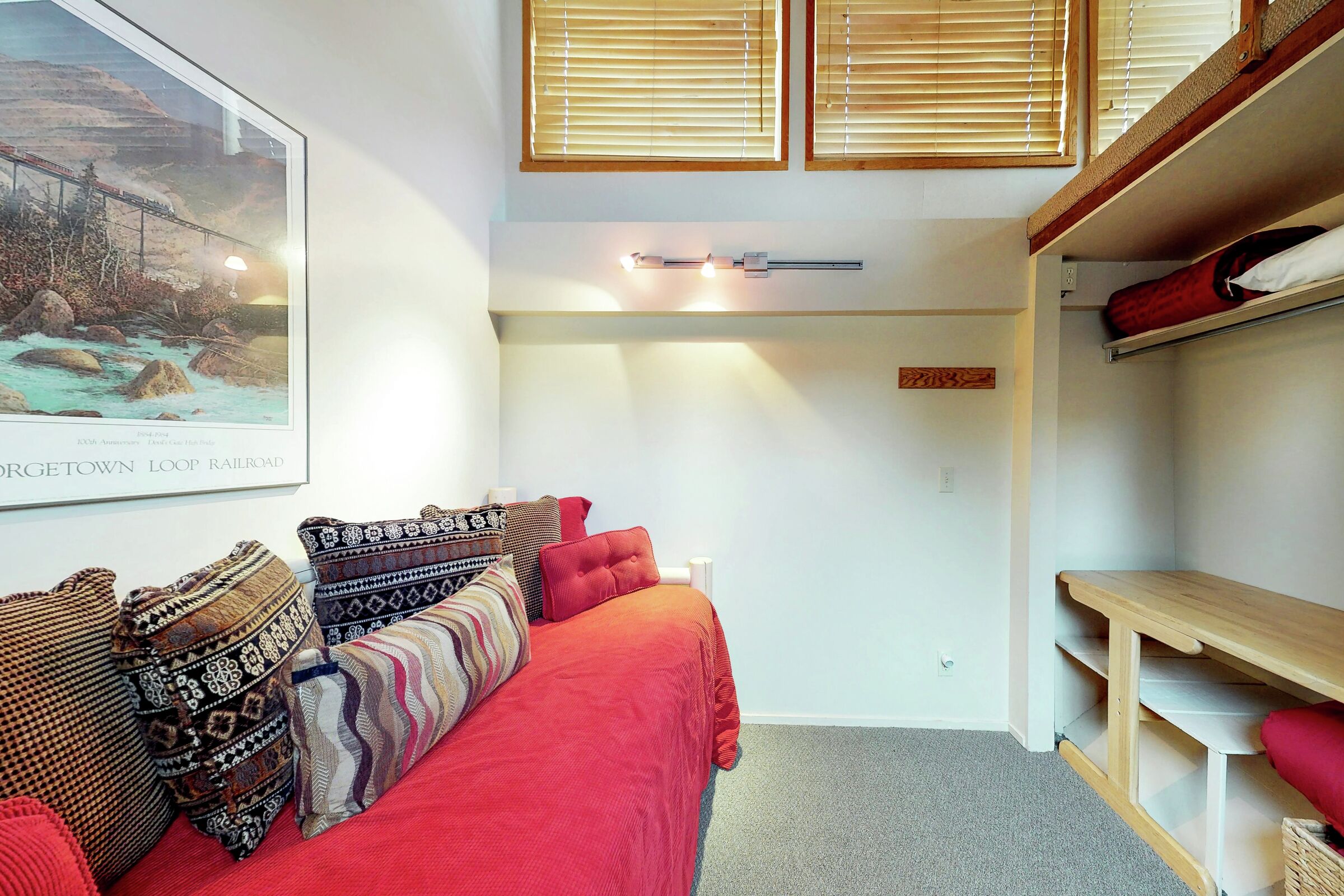#01 - Ketchum Treehouse - Living Room