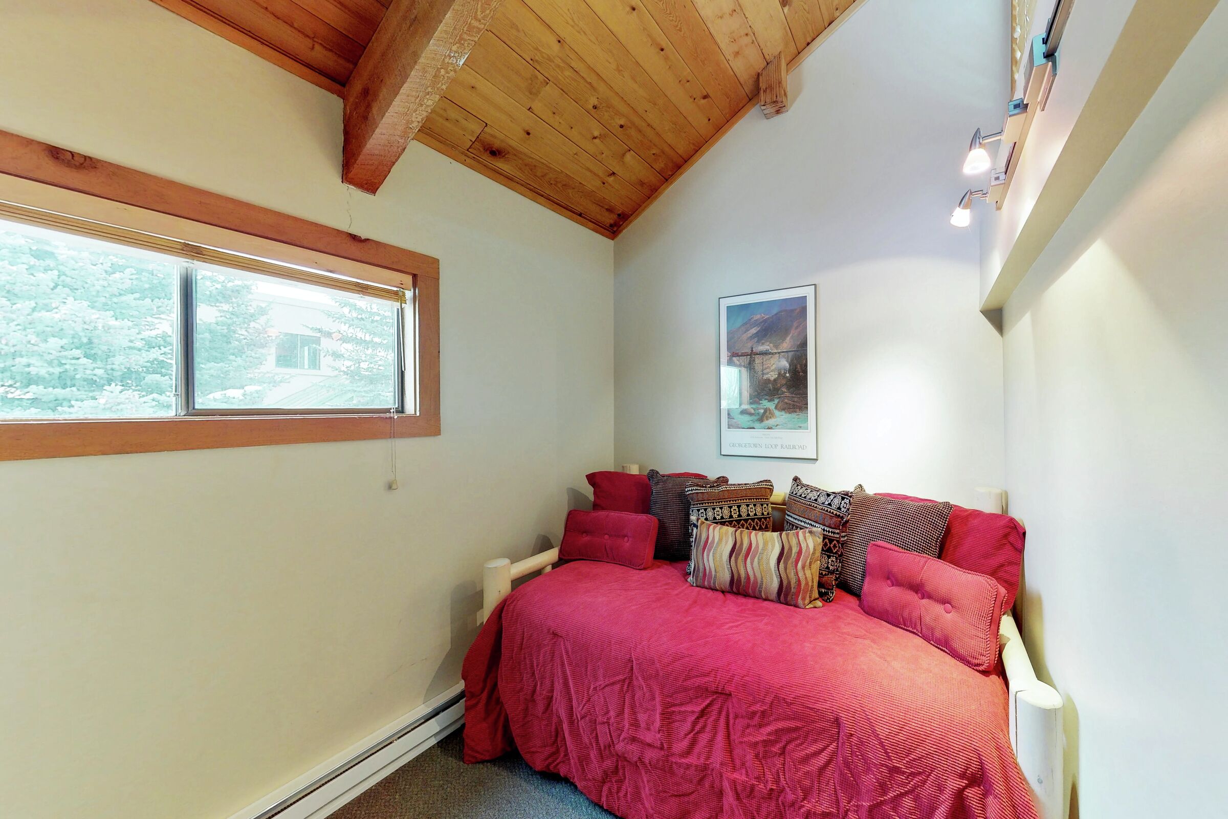 #01 - Ketchum Treehouse - Living Room