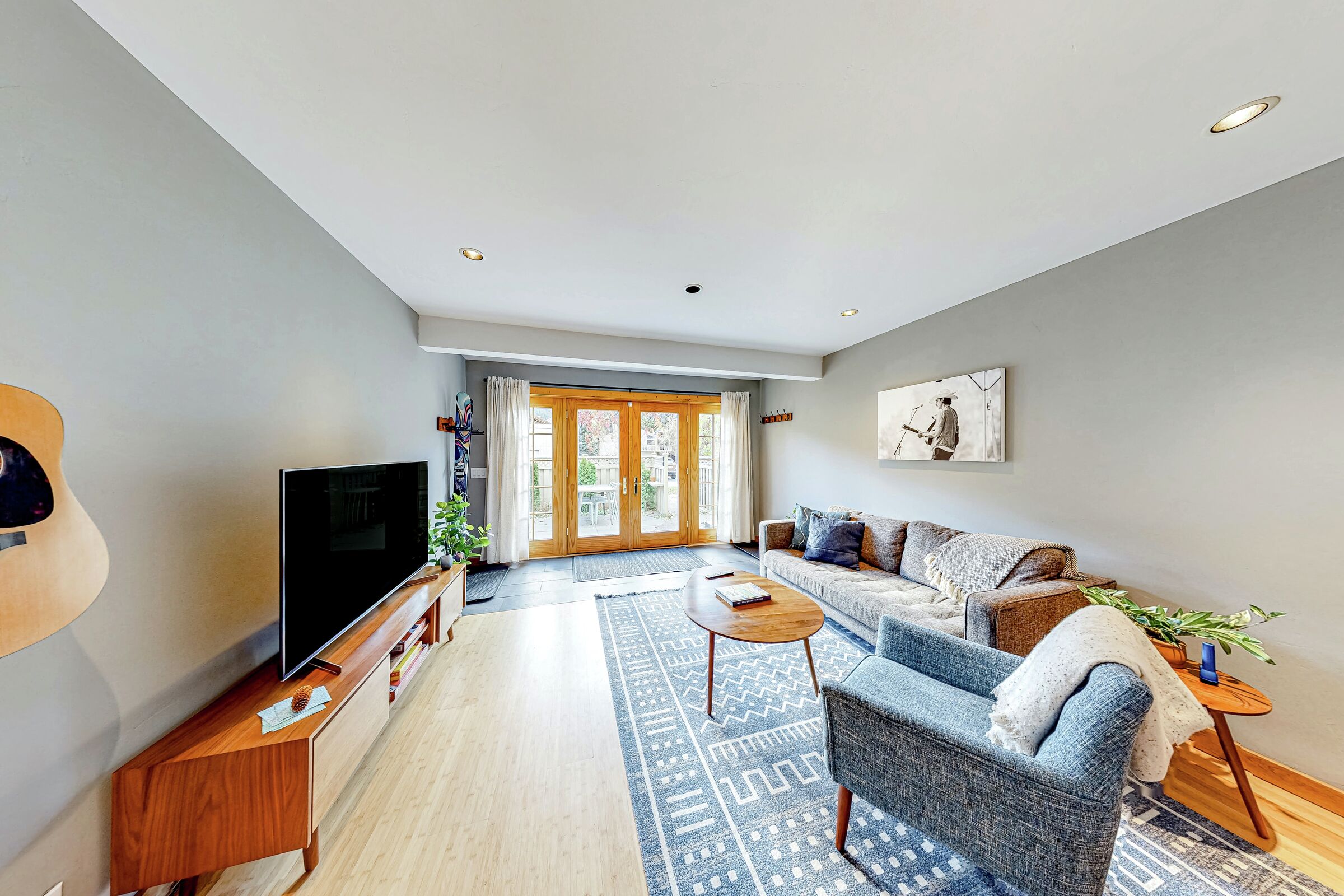 #13 - Sun & Slopes - Living Room