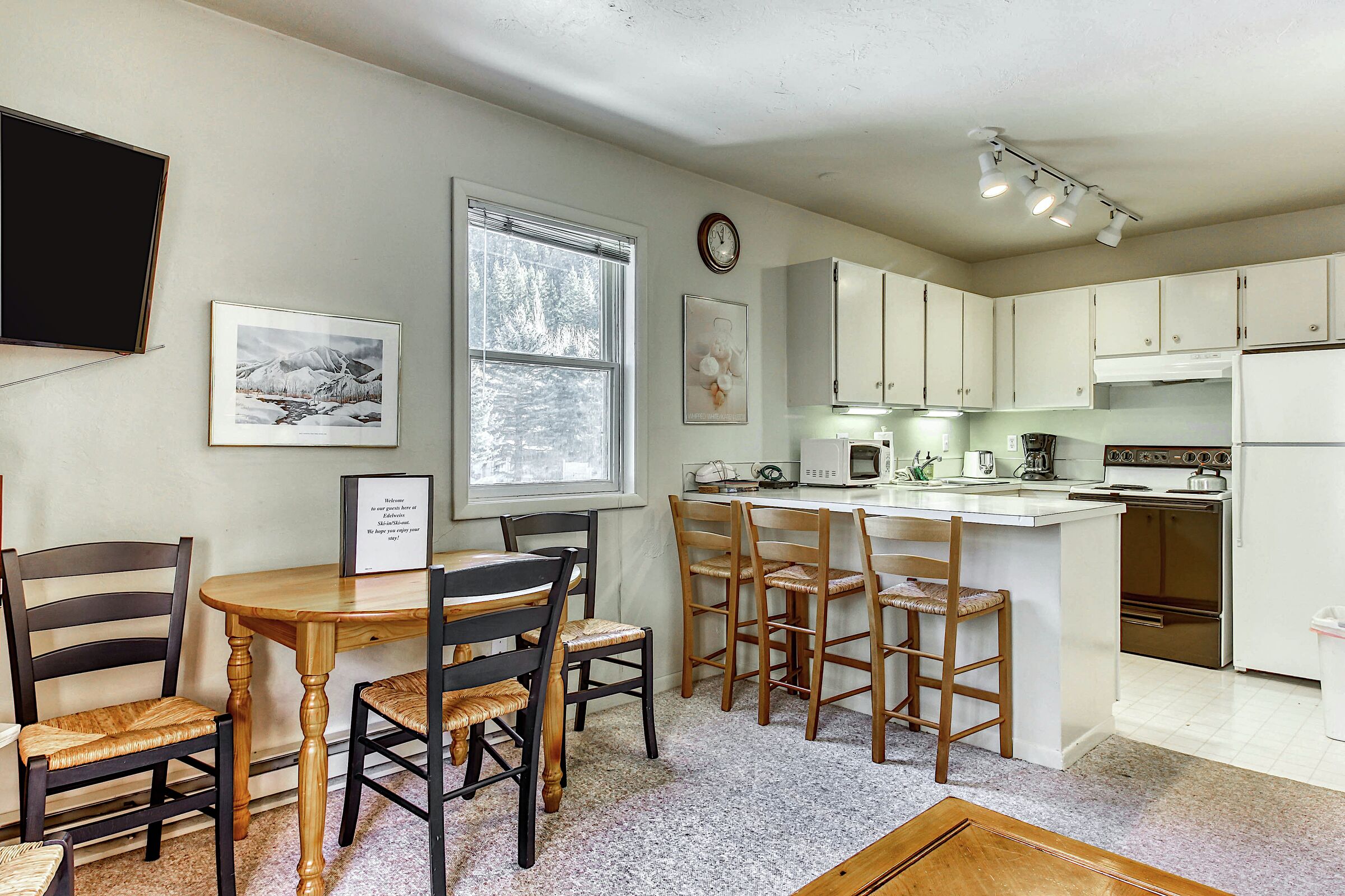 Dining Room & Kitchen