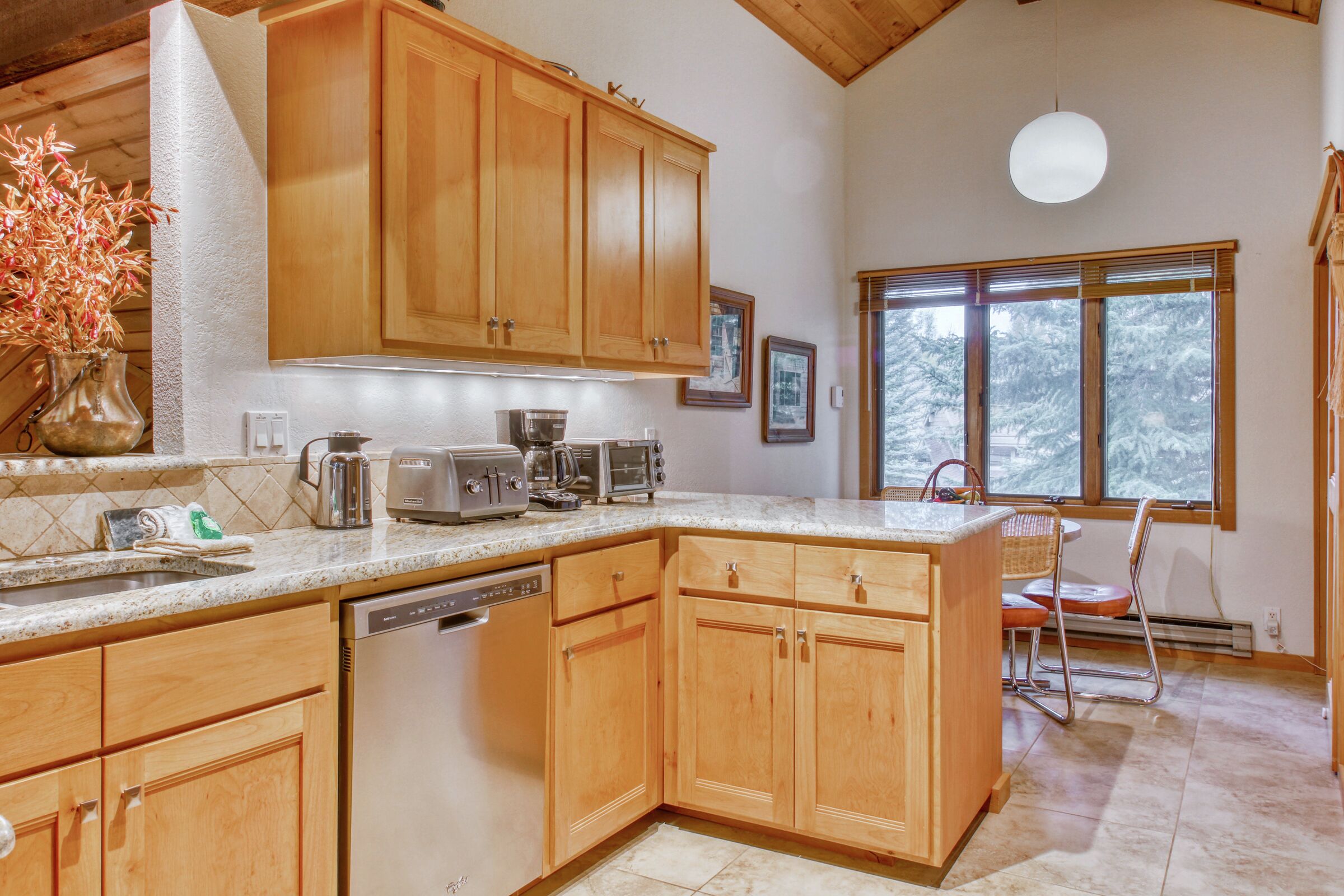 Kitchen & Dining Room