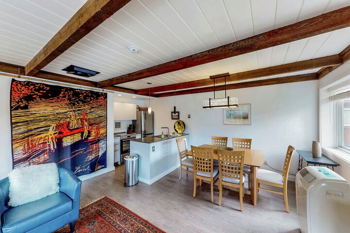#1056 - Sun & Ski - Dining Area