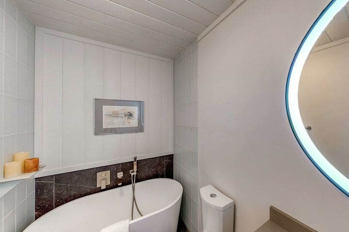 #1056 - Sun & Ski - Bathroom