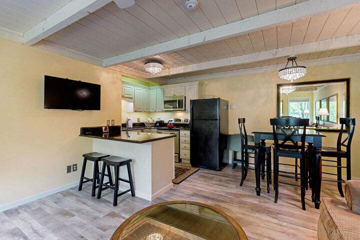 #1094 - Dining Area & Kitchen