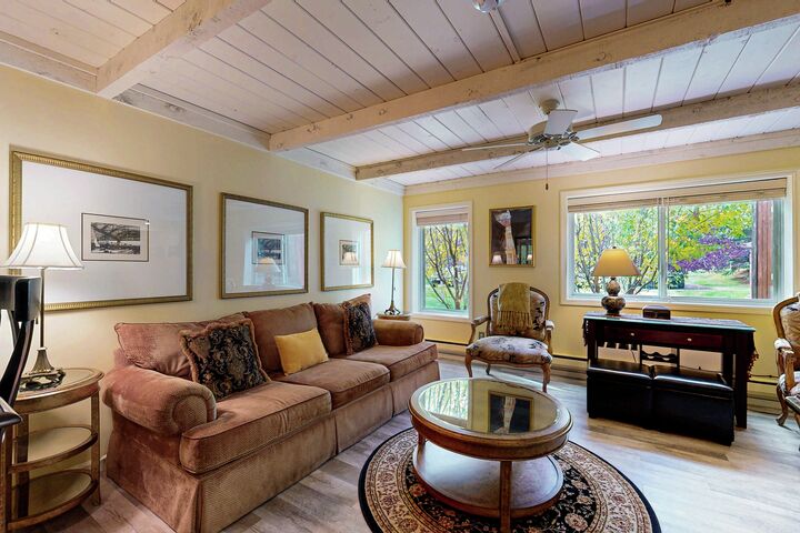 #1094 - Living Area