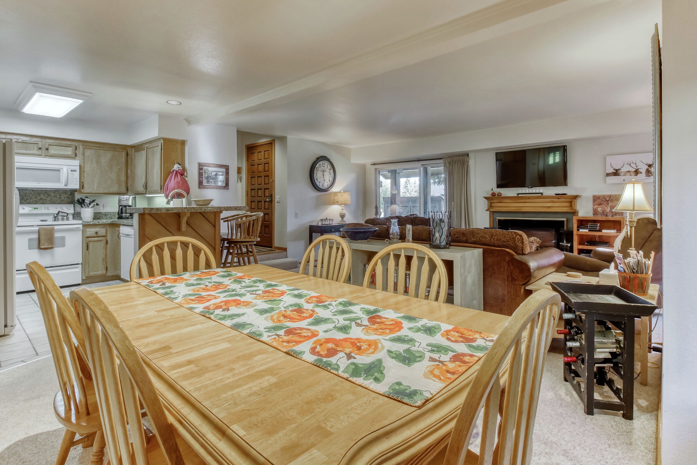 Dining Room & Kitchen