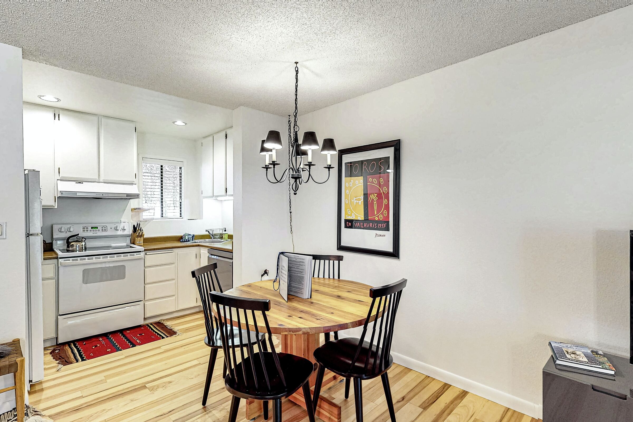 #2395 - Sunny Sun Valley Getaway - Dining Room & Kitchen