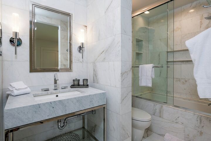 #2517 - Master Ensuite Bathroom
