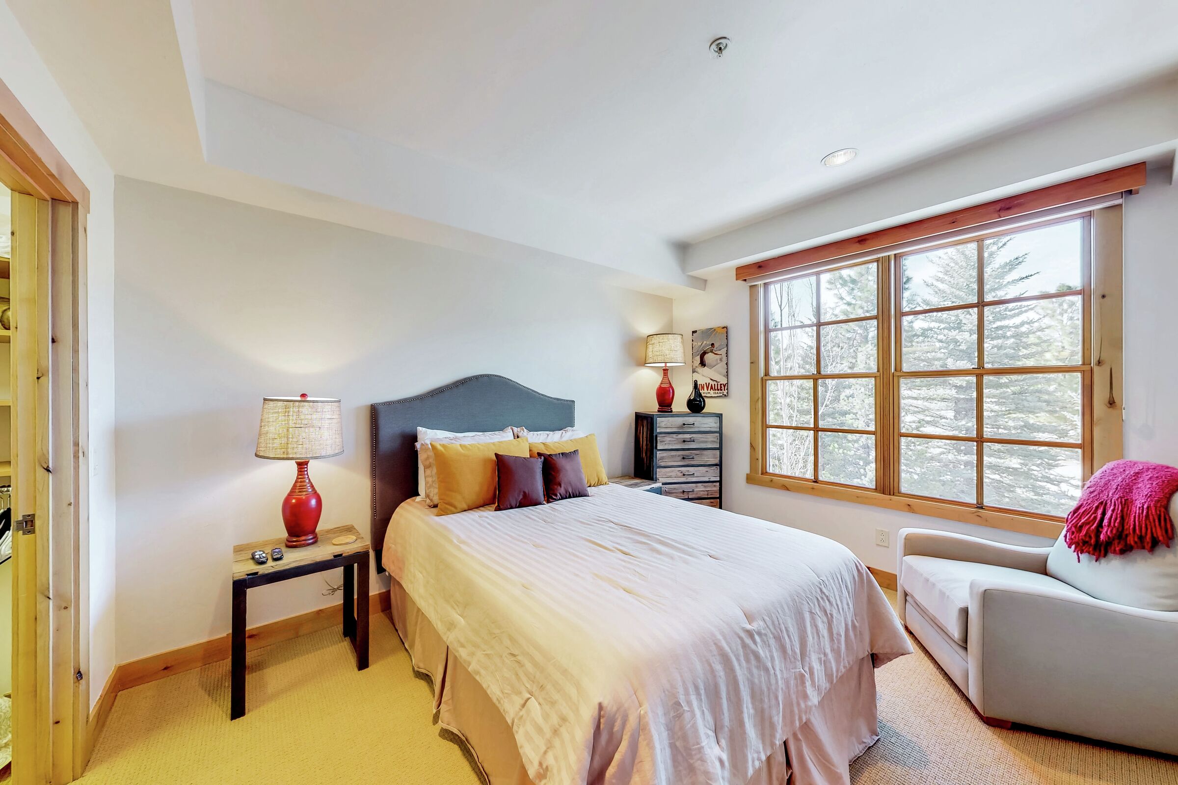 #9 - Elkhorn Springs Getaway - Bedroom