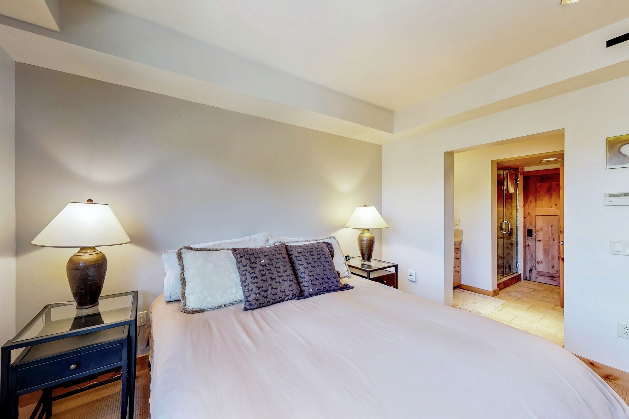 #9 - Elkhorn Springs Getaway - Bedroom