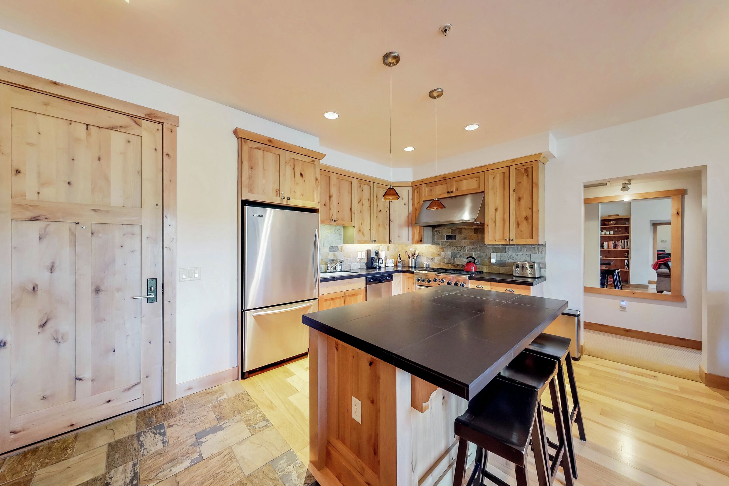 #9 - Elkhorn Springs Getaway - Kitchen