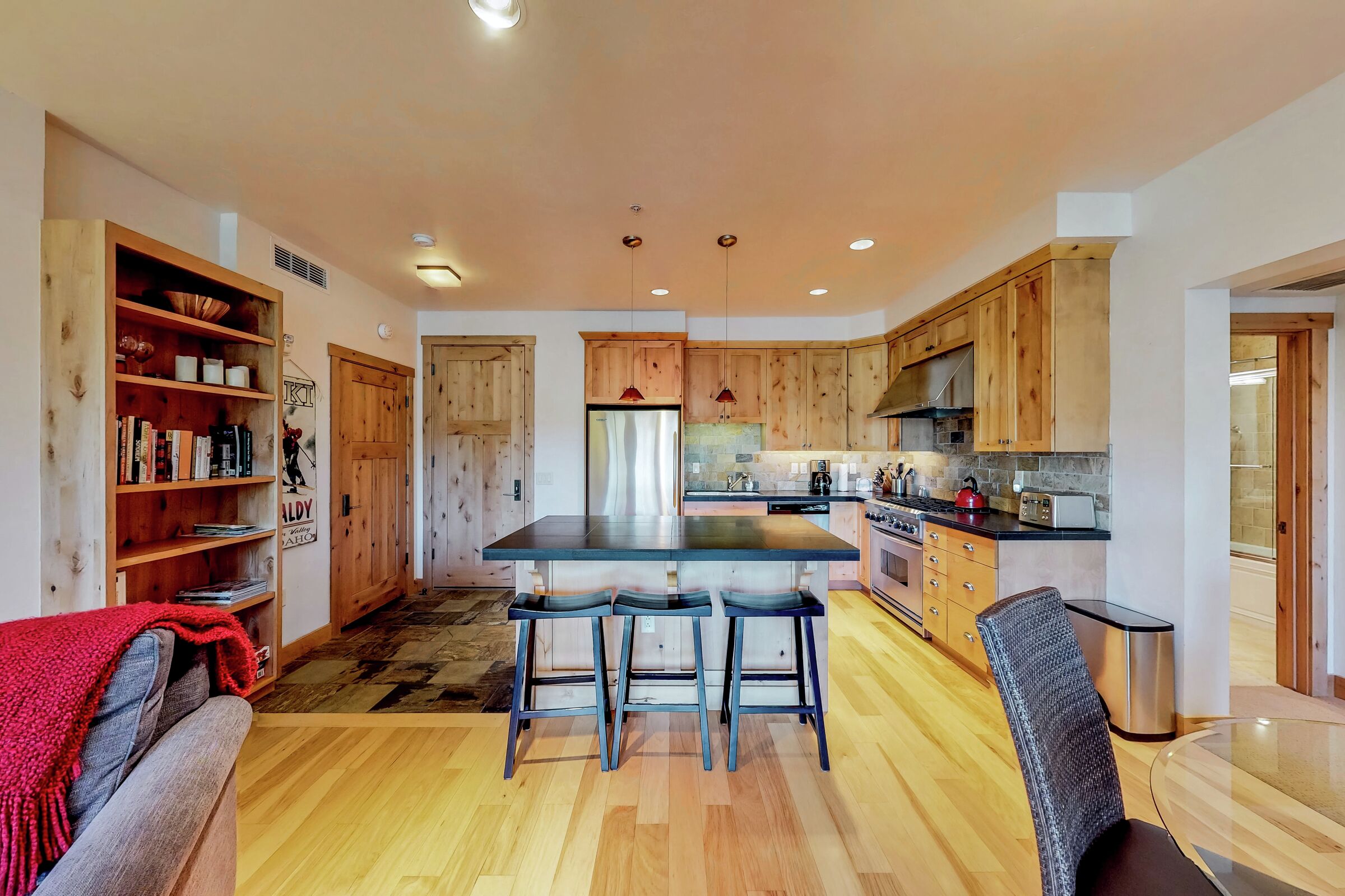#9 - Elkhorn Springs Getaway - Kitchen