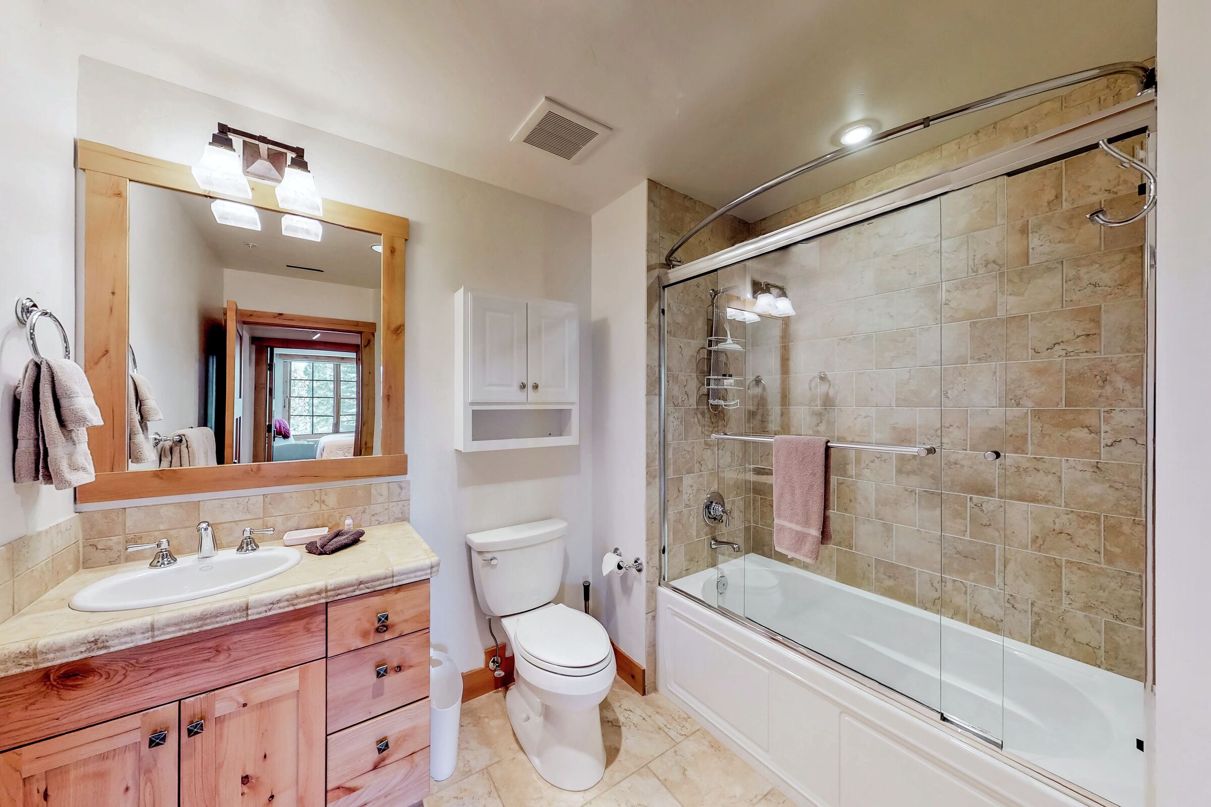 #9 - Elkhorn Springs Getaway - Bathroom