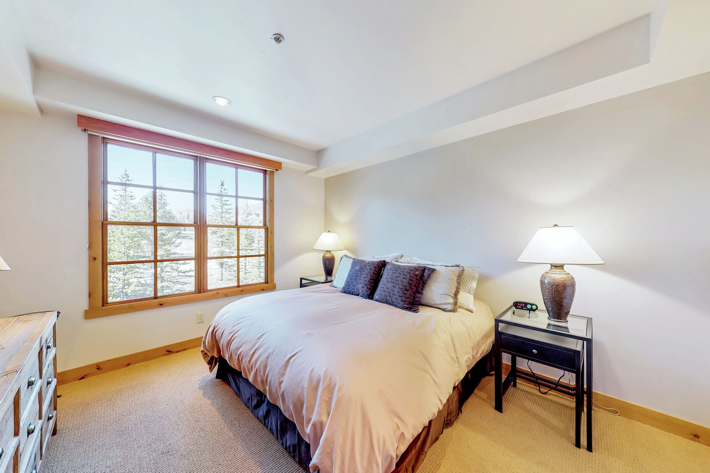 #9 - Elkhorn Springs Getaway - Bedroom