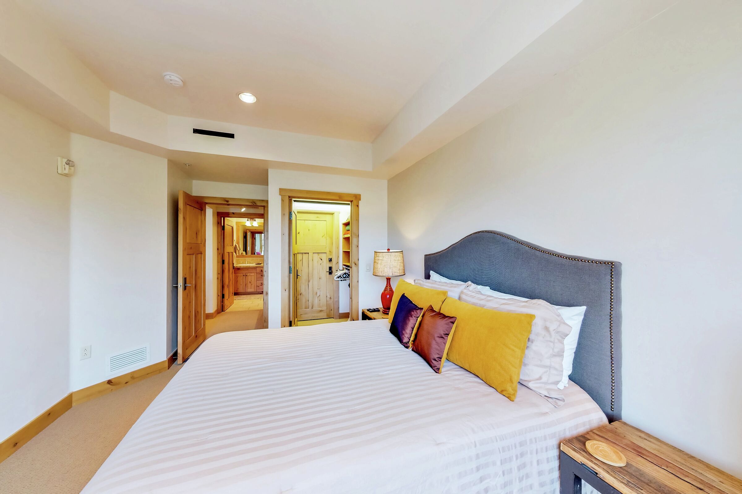 #9 - Elkhorn Springs Getaway - Bedroom