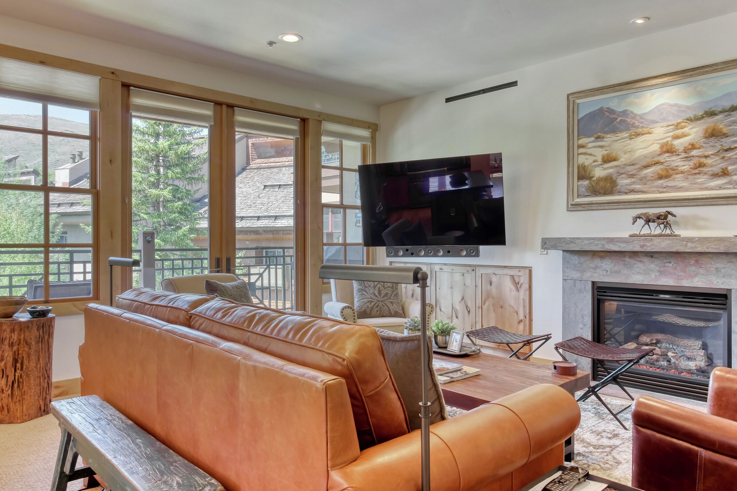 #7 - Sunny Mountain Views - Living Room