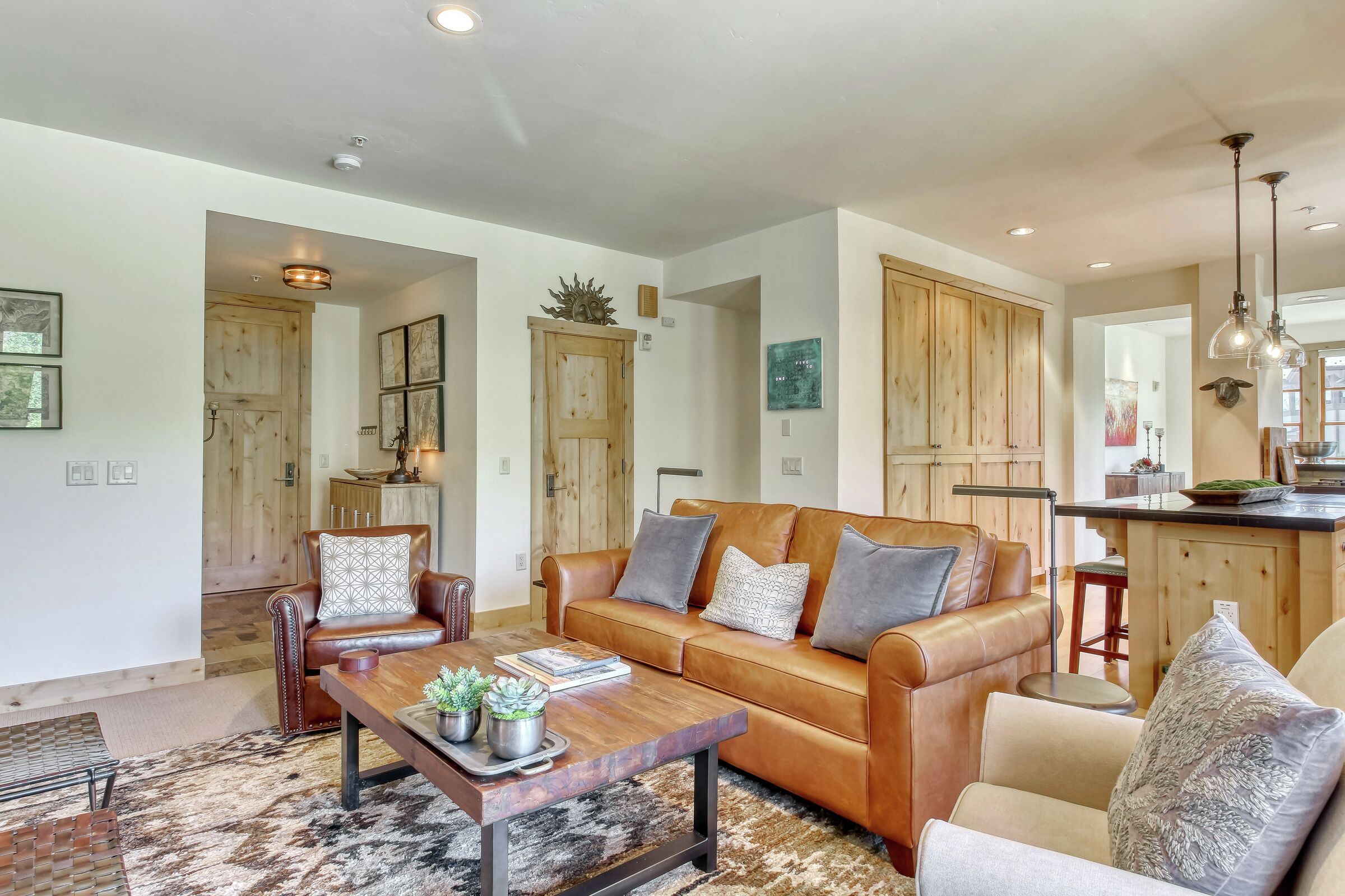 #7 - Sunny Mountain Views - Living Room