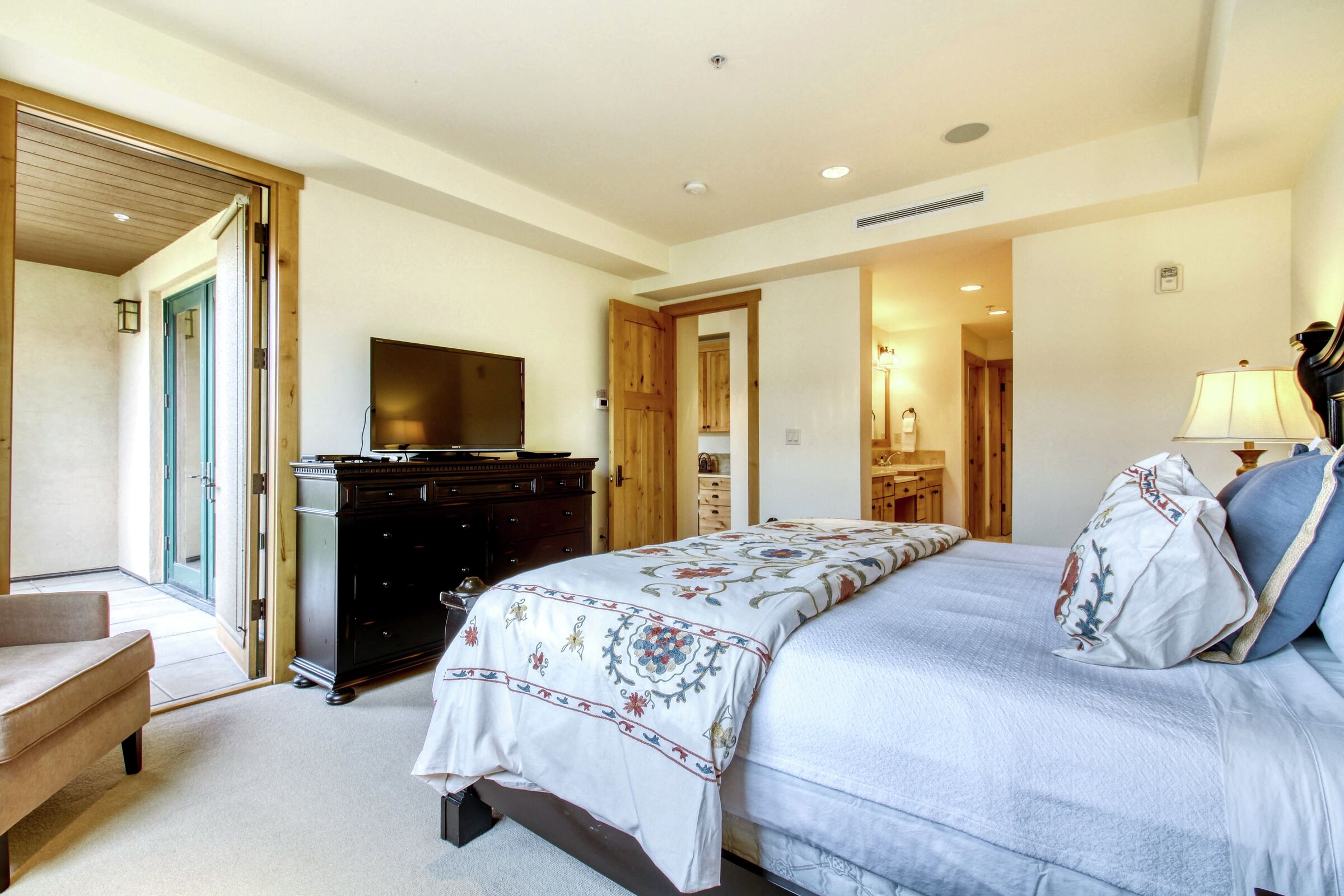#13 - Elkhorn Springs Retreat - Bedroom