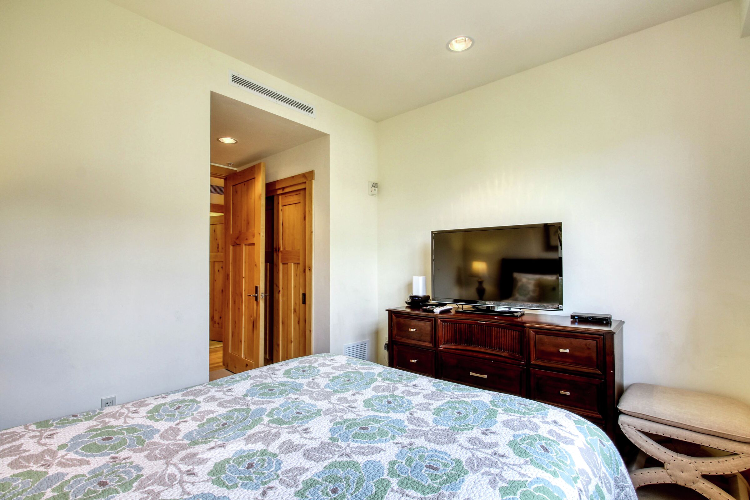 #13 - Elkhorn Springs Retreat - Bedroom