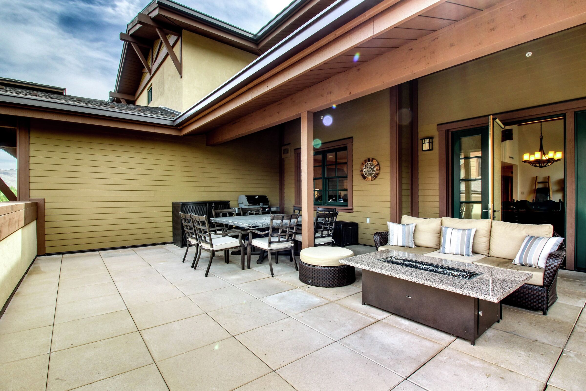 #13 - Elkhorn Springs Retreat - Balcony with BBQ