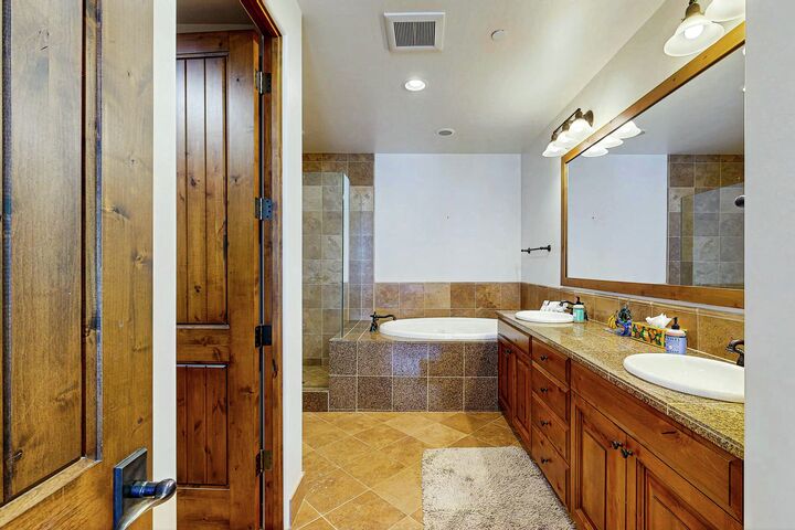 #3E - Luxury Mountain Townhome - Master Ensuite Bathroom