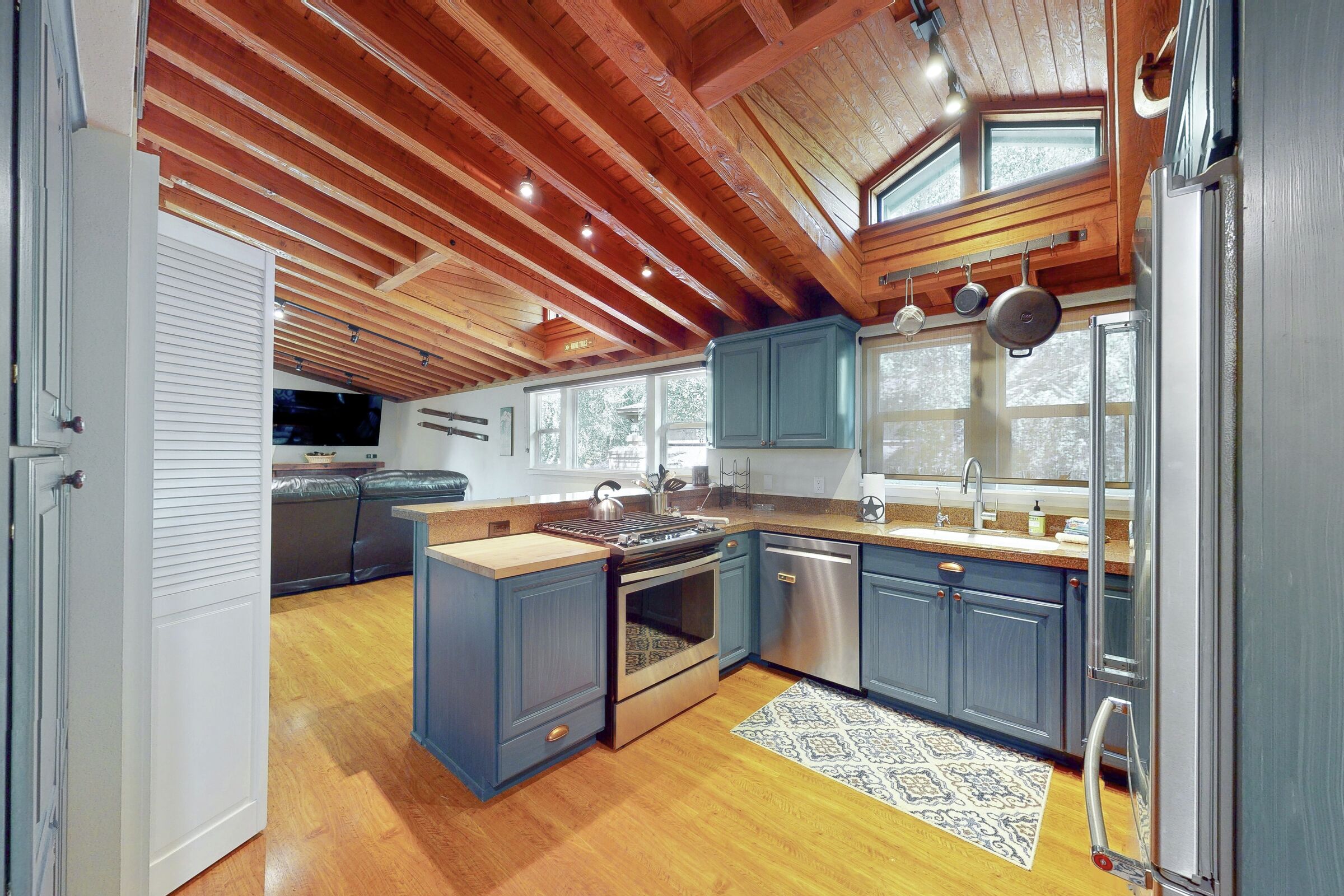 #3642 - Valley Perch - Kitchen