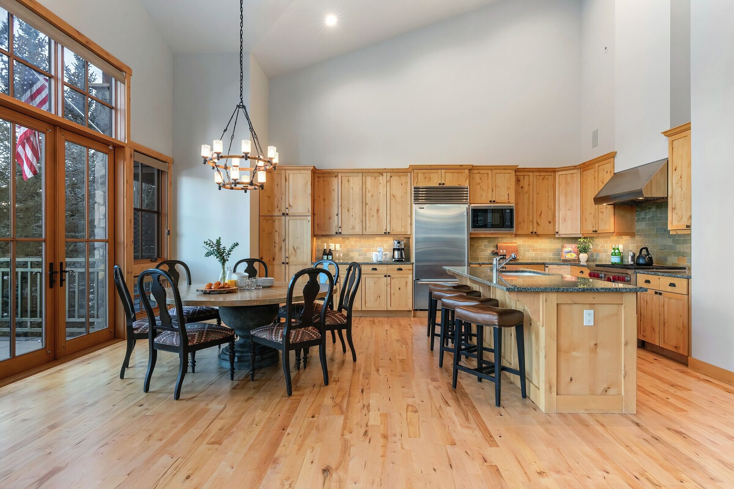 #101 - Dining Area & Kitchen