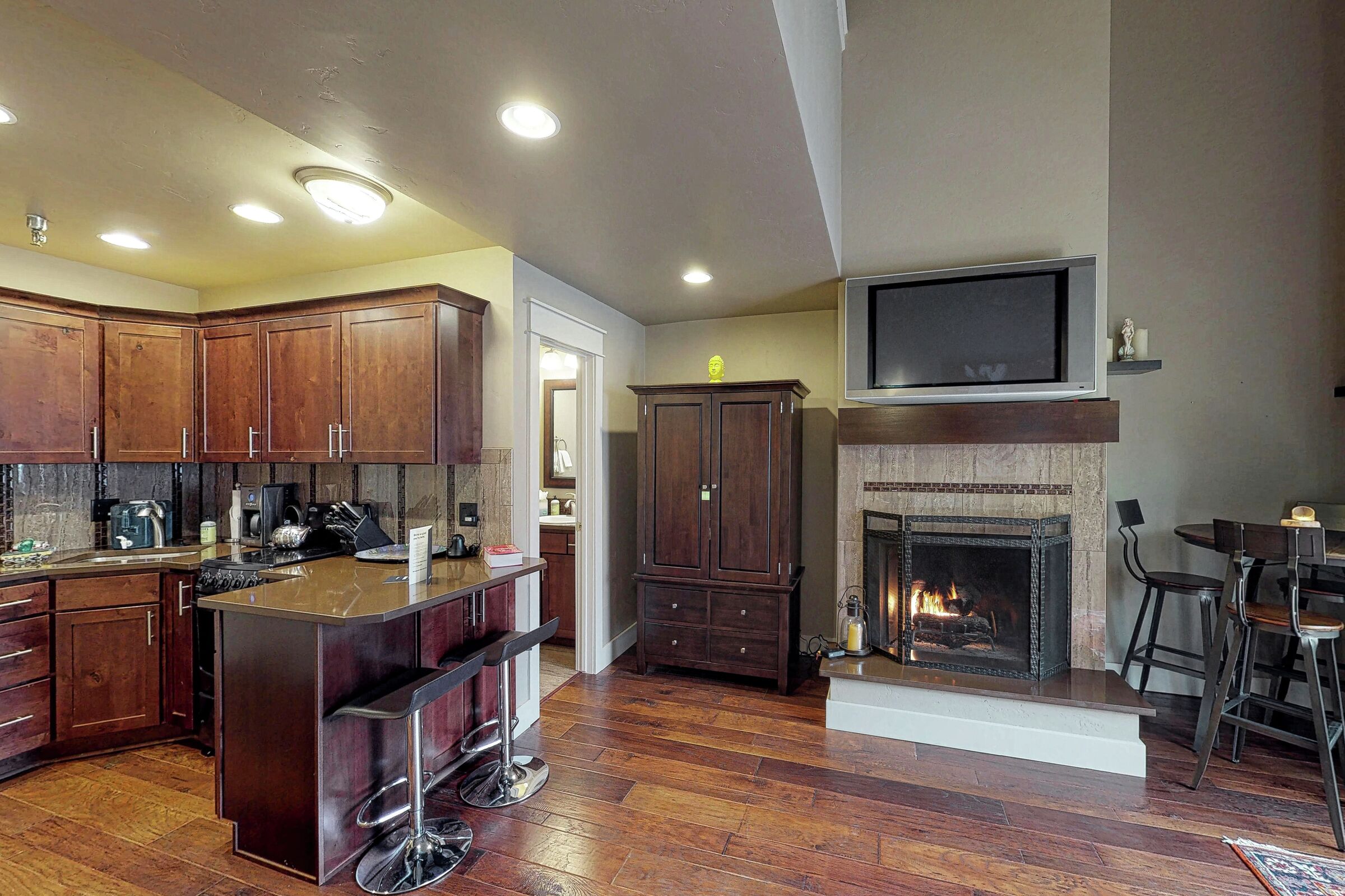 Dining Room & Kitchen
