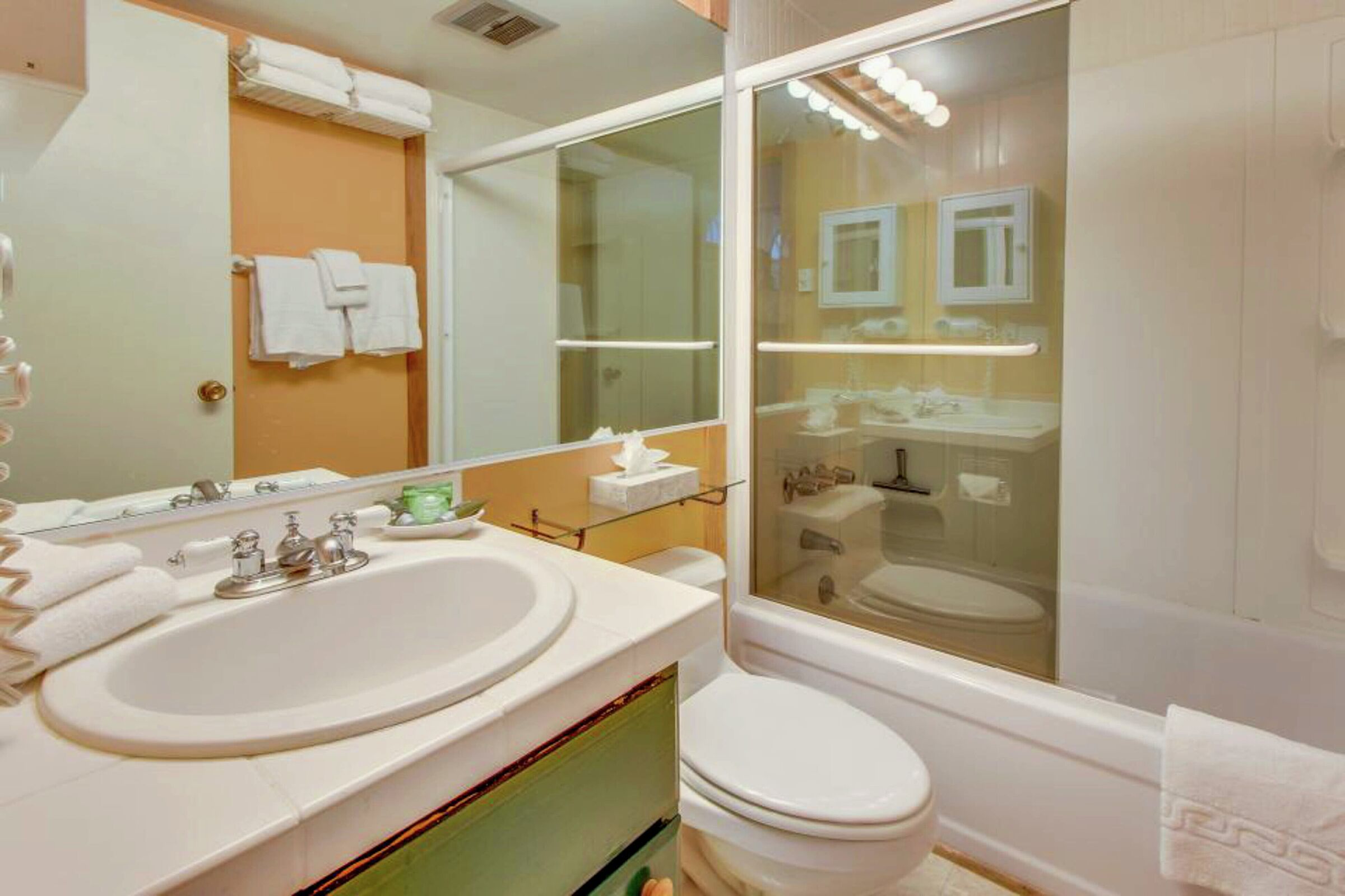 #5 - Studio Bathroom