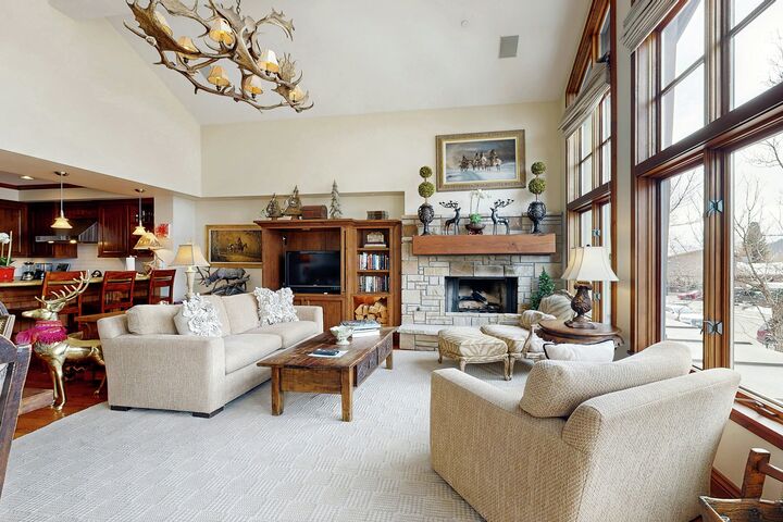 #15 - Snowcap Sanctuary - Living Area