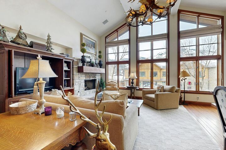 #15 - Snowcap Sanctuary - Living Area