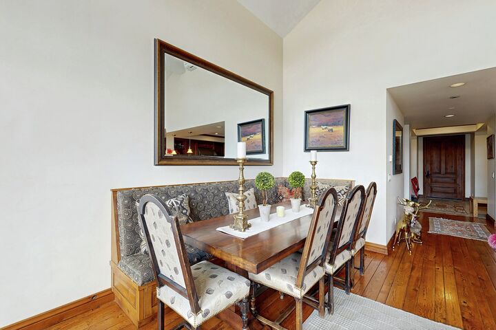 #15 - Snowcap Sanctuary - Dining Area