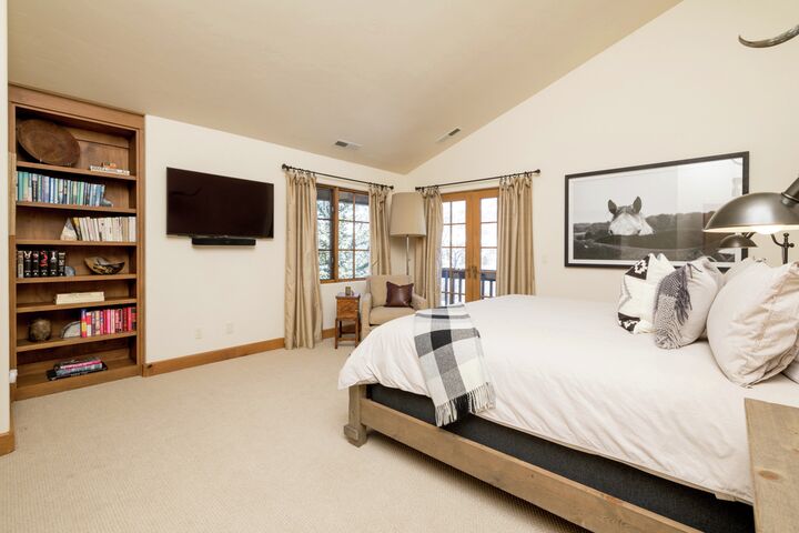4 Bdrm 4 Bath - Master Bedroom