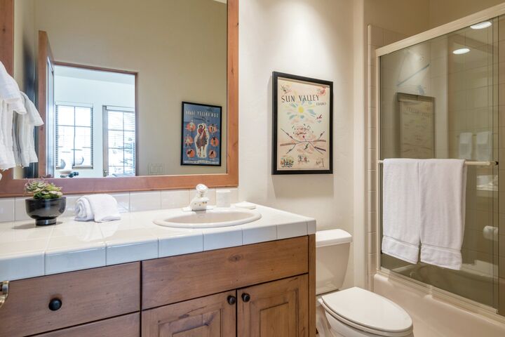 4 Bdrm 4 Bath - Bathroom