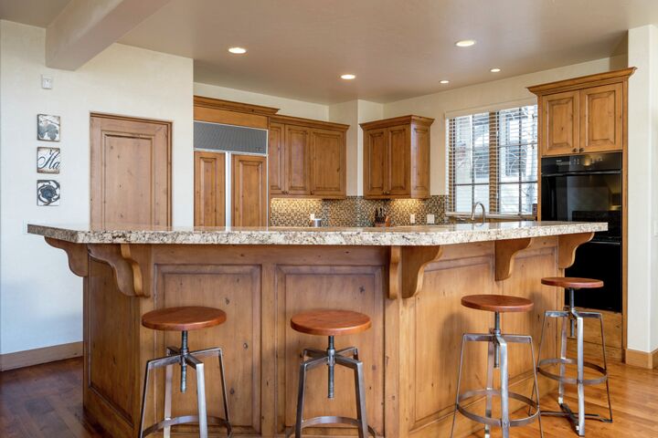 4 Bdrm 4 Bath - Kitchen